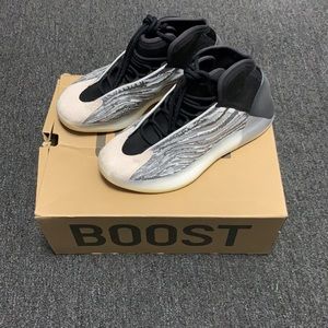 ADIDAS YEEZY QNTM(Size 10)